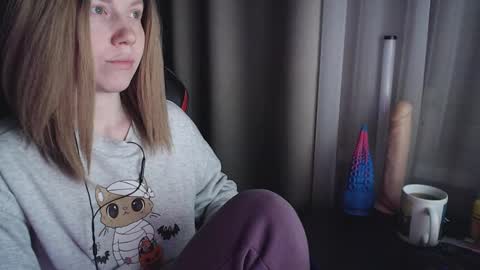 Snapshot of molly_royse chatting on February 27, 9:14 pm I have new photos come and see with love Molly online show from February 27, 9:14 pm