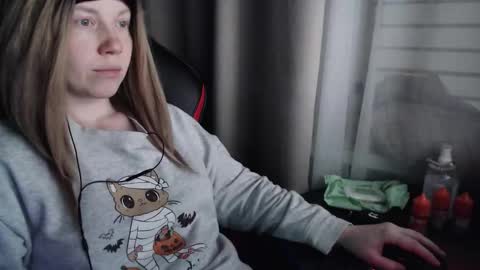 I have new photos come and see with love Molly online show from November 18, 12:52 pm