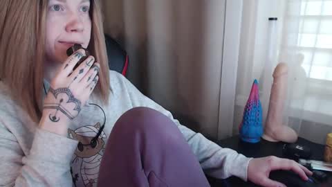 Snapshot of molly_royse chatting on March 1, 7:41 am I have new photos come and see with love Molly online show from March 1, 7:41 am