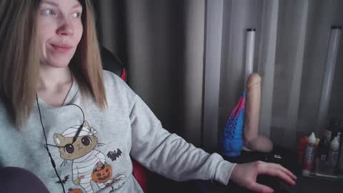 Snapshot of molly_royse chatting on February 20, 11:43 pm I have new photos come and see with love Molly online show from February 20, 11:43 pm