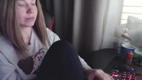 Snapshot of molly_royse chatting on October 15, 12:17 pm I have new photos come and see with love Molly online show from October 15, 12:17 pm