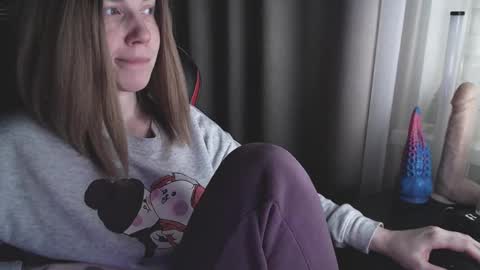 Snapshot of molly_royse chatting on March 4, 10:13 am I have new photos come and see with love Molly online show from March 4, 10:13 am