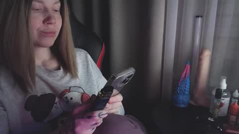 Snapshot of molly_royse chatting on March 7, 4:23 am I have new photos come and see with love Molly online show from March 7, 4:23 am