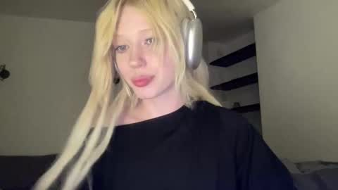 Snapshot of mollycodle chatting on October 4, 7:55 pm Goddess Katherine online show from October 4, 7:55 pm