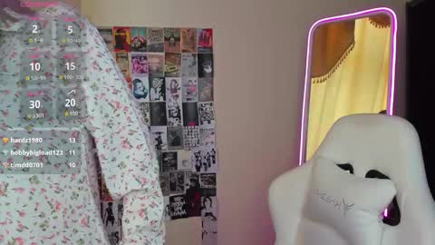 Snapshot of mollydevonn chatting on September 13, 2:14 am Molly online show from September 13, 2:14 am