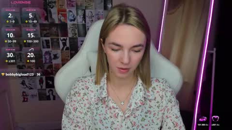 Snapshot of mollydevonn chatting on September 12, 1:29 am Molly online show from September 12, 1:29 am
