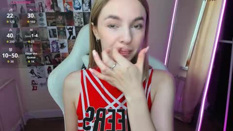 Snapshot of mollydevonn chatting on September 23, 1:21 am Molly online show from September 23, 1:21 am