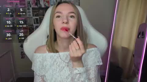 Snapshot of mollydevonn chatting on October 2, 1:37 am Molly online show from October 2, 1:37 am