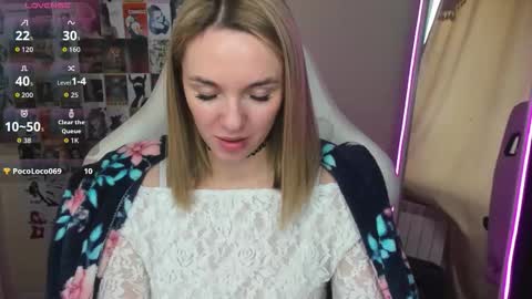 Snapshot of mollydevonn chatting on October 16, 1:16 am Molly online show from October 16, 1:16 am