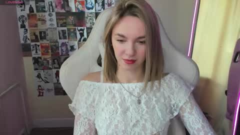 Snapshot of mollydevonn chatting on September 30, 1:27 am Molly online show from September 30, 1:27 am