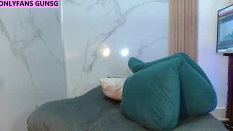  MOLLY  GUNSG online show from November 20, 10:29 pm