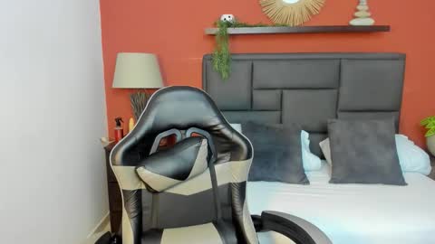 mollylove_ online show from November 26, 7:32 pm