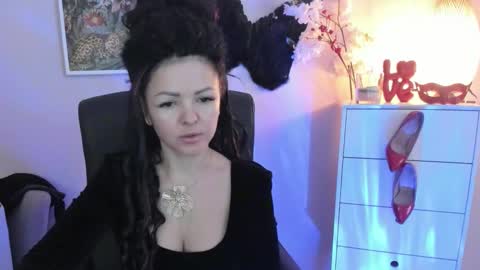 Molly online show from February 9, 7:45 am