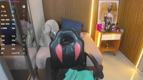 MOLLY online show from March 18, 7:09 pm