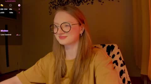 mollytucker online show from April 1, 4:26 pm