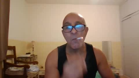 moment71200 online show from November 28, 1:51 pm