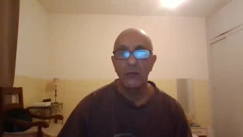 moment71200 online show from March 22, 8:02 pm