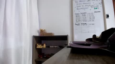 Snapshot of mommy_cute chatting on September 27, 10:35 am Jelitza online show from September 27, 10:35 am