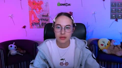 Mona  online show from May 24, 6:58 pm