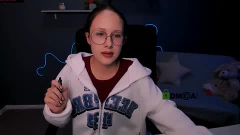 Mona  online show from March 7, 12:34 pm