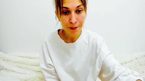 Snapshot of mona_cruz chatting on March 6, 8:16 pm Mona online show from March 6, 8:16 pm