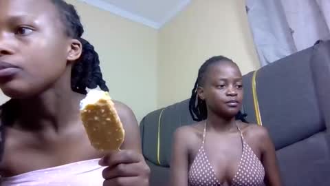 Snapshot of mona_luv1 chatting on October 15, 1:31 am Mona online show from October 15, 1:31 am