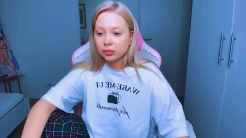   online show from December 5, 9:44 am