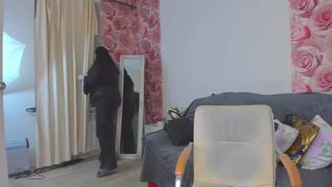 Snapshot of monasteel chatting on February 26, 12:49 pm Monica online show from February 26, 12:49 pm