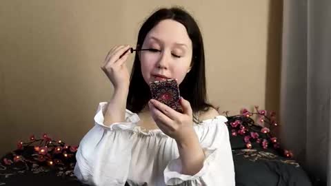 Mia online show from November 9, 3:15 pm