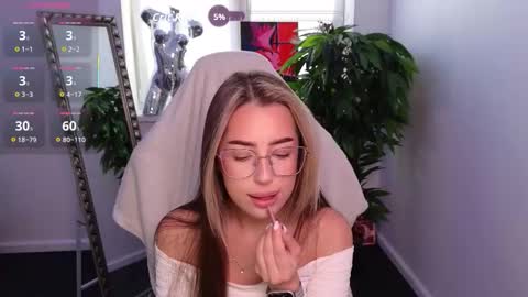 Snapshot of monicaweber_ chatting on October 7, 1:29 pm Monica online show from October 7, 1:29 pm