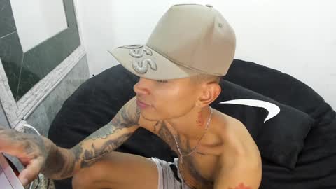 monkeyd_66 online show from February 1, 1:44 am