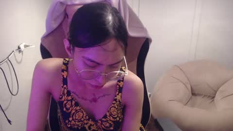 ELYSE A SIMPLE GIRL online show from February 11, 11:31 am