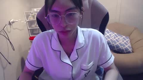 ELYSE A SIMPLE GIRL online show from January 29, 4:30 pm