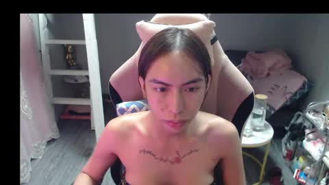 ELYSE A SIMPLE GIRL online show from June 7, 1:38 pm