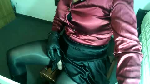 Snapshot of montero81 chatting on October 18, 6:56 pm Sabrina online show from October 18, 6:56 pm