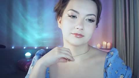 moodiemira online show from February 20, 7:49 pm