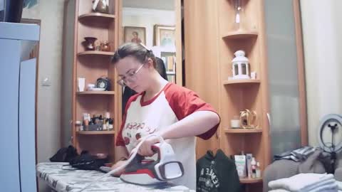 moodiemira online show from November 25, 9:08 am