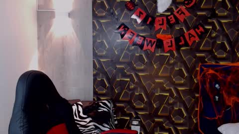 moon_and_fire_ online show from October 30, 6:25 am