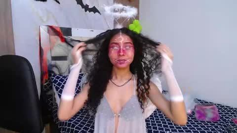 moon_and_fire_ online show from November 1, 6:56 am