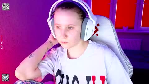 Lola online show from March 27, 3:13 pm