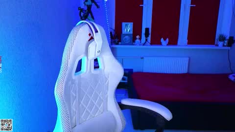 Lola online show from November 11, 3:14 pm