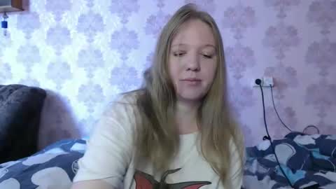 moon_linght000 online show from June 4, 5:35 am