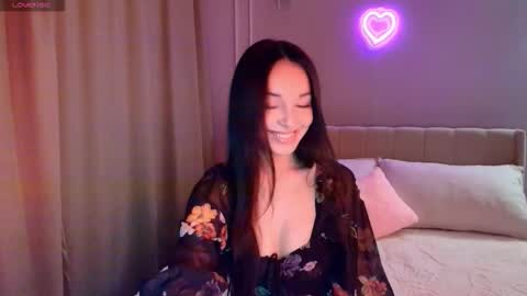 Mia online show from November 24, 3:00 pm