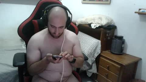 Snapshot of morenoch19 chatting on October 22, 2:08 pm alejo online show from October 22, 2:08 pm