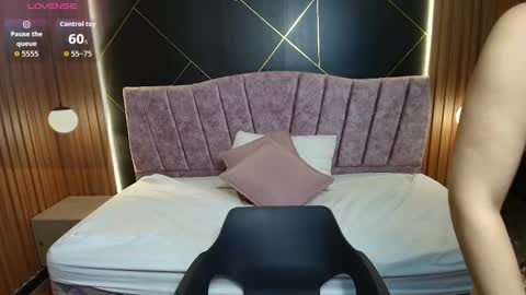 Moriah online show from March 19, 12:54 pm