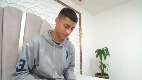 Mr Porn  online show from June 25, 5:12 am