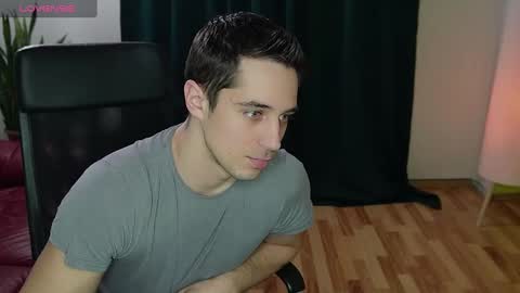 Snapshot of mrgreeneyes01 chatting on March 6, 3:56 pm juan luis online show from March 6, 3:56 pm