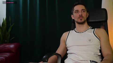 Snapshot of mrgreeneyes01 chatting on February 15, 12:15 am juan luis online show from February 15, 12:15 am