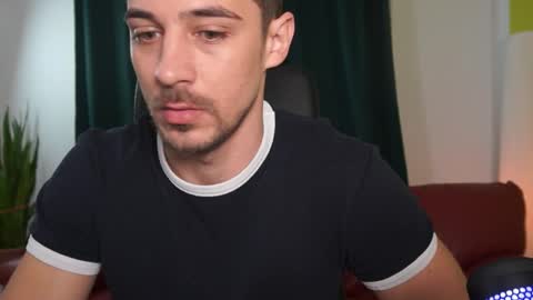 Snapshot of mrgreeneyes01 chatting on October 27, 7:19 am juan luis online show from October 27, 7:19 am