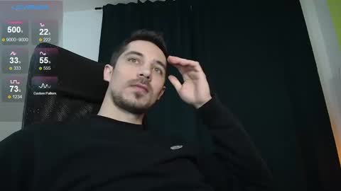 Snapshot of mrgreeneyes01 chatting on February 22, 1:33 am juan luis online show from February 22, 1:33 am